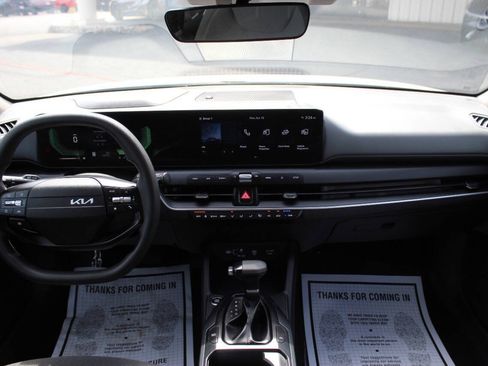 Used 2025 Kia K4 FWD image 17