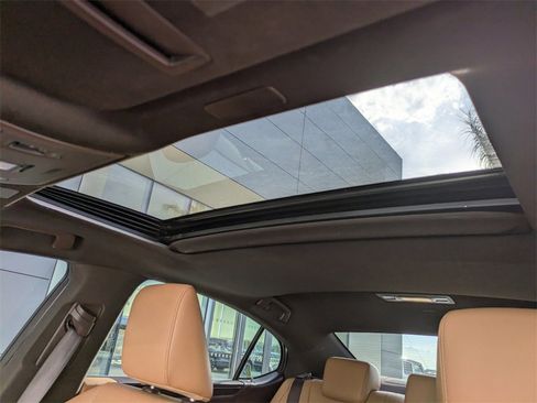 Used 2020 Lexus ES 300h w/ Premium Package image 20