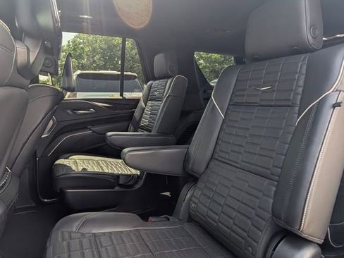 Used 2023 Cadillac Escalade Sport Platinum w/ LPO, ONYX Package AWD/4WD image 7