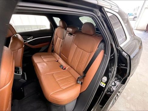 Used 2019 Audi e-tron Prestige w/ Prestige Package image 20