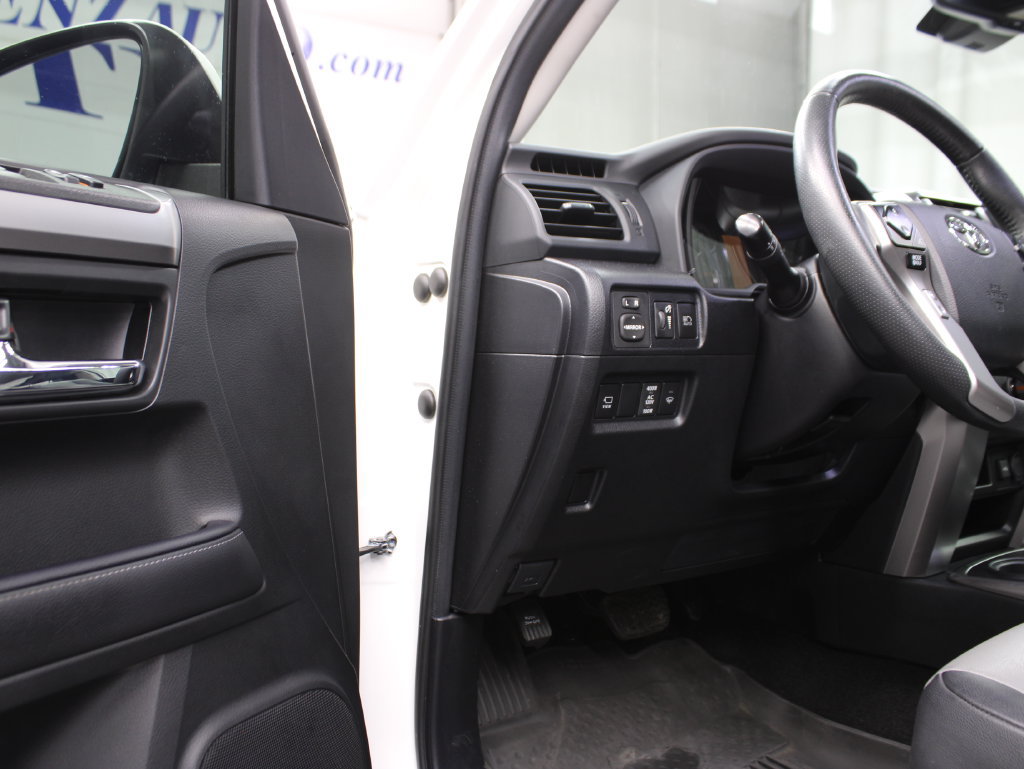 Used 2022 Toyota 4Runner SR5 Premium w/ Moonroof Package AWD/4WD image 44