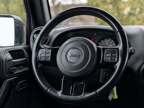 Used 2016 Jeep Wrangler Unlimited Sahara image 13