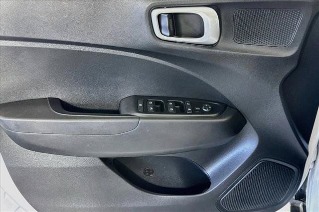 Used 2020 Hyundai Venue SE FWD image 17