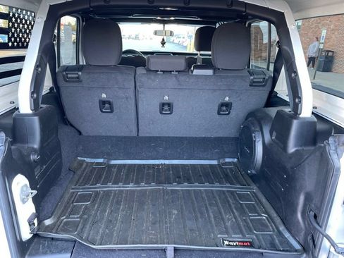 Used 2023 Jeep Wrangler Unlimited AWD/4WD image 5