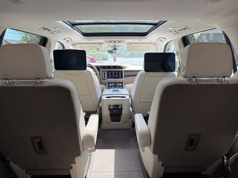 Used 2021 GMC Yukon Denali w/ Denali Premium Package image 8