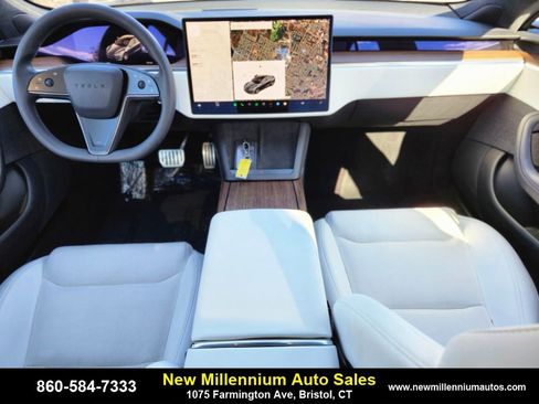 Used 2022 Tesla Model S image 12