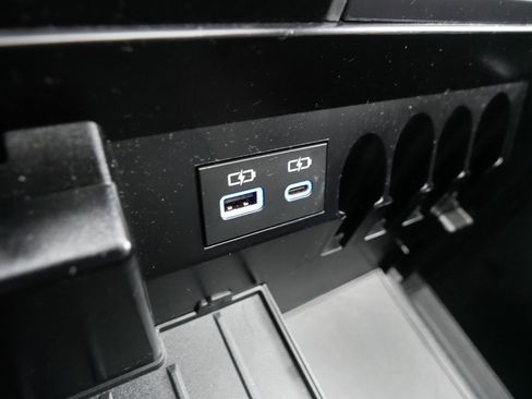 Used 2022 Toyota Tundra Platinum image 33