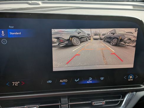 Certified 2025 Chevrolet Equinox EV LT image 29