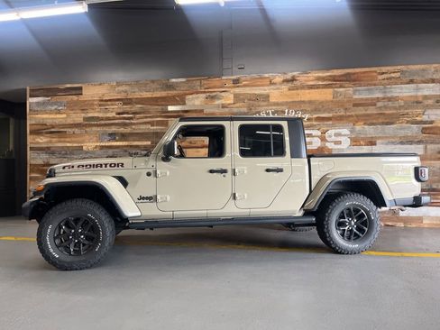Used 2022 Jeep Gladiator Sport AWD/4WD image 12