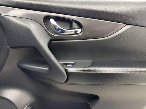Used 2020 Nissan Rogue S w/ Special Edition Package FWD image 41