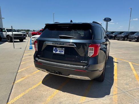 Used 2022 Ford Explorer XLT w/ Equipment Group 202A AWD/4WD image 5