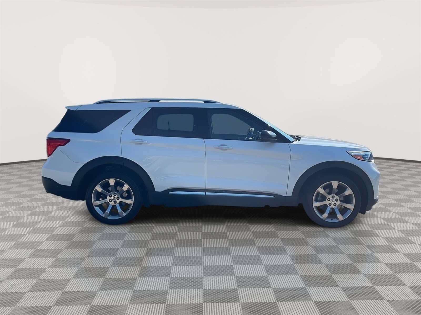 Used 2020 Ford Explorer Platinum w/ Premium Technology Package AWD/4WD image 5