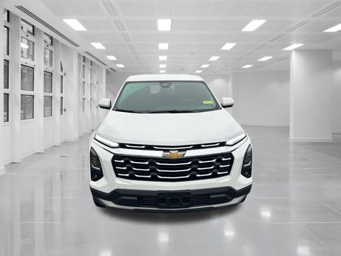 New 2026 Chevrolet Equinox LT image 2
