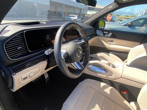 Used 2026 Mercedes-Benz GLS 580 4MATIC image 7