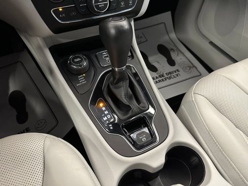 Used 2020 Jeep Cherokee Limited w/ Technology Group AWD/4WD image 15