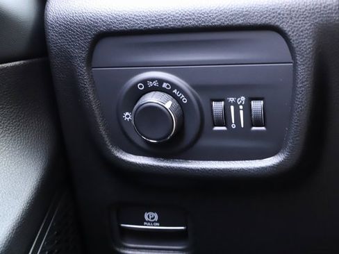 New 2025 Jeep Grand Cherokee L Laredo image 36