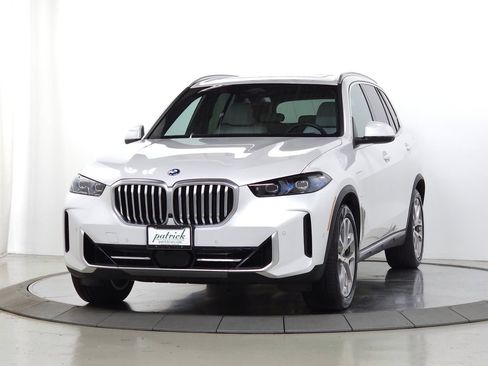 Used 2026 BMW X5 xDrive50e w/ Premium Package AWD/4WD image 4