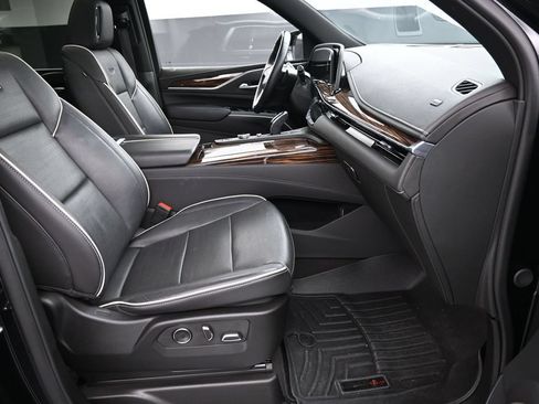 Used 2024 Cadillac Escalade ESV Premium Luxury RWD image 25