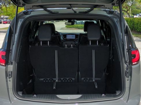 New 2025 Chrysler Pacifica Limited FWD image 13