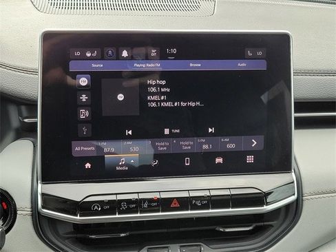 Used 2024 Jeep Compass Limited image 16