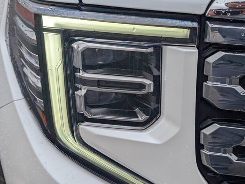 Used 2022 GMC Sierra 1500 Denali AWD/4WD image 4