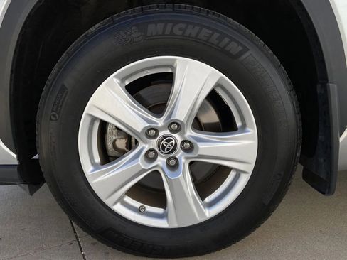 Used 2024 Toyota Highlander LE image 8