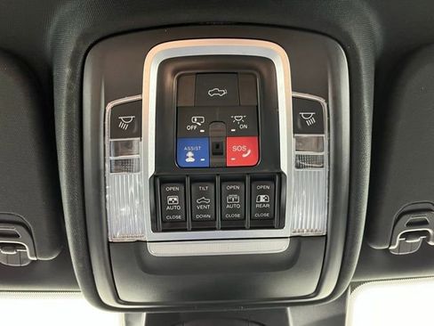 Used 2022 RAM 1500 Laramie AWD/4WD image 23