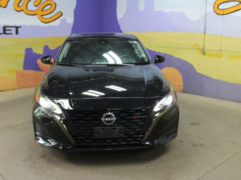 Used 2023 Nissan Altima 2.5 SR AWD/4WD image 3