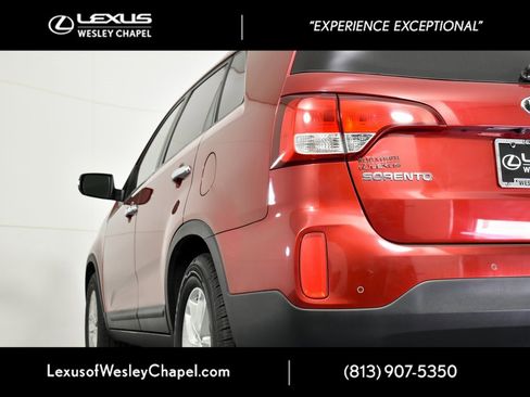 Used 2015 Kia Sorento LX image 9
