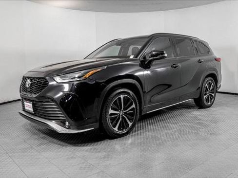Used 2021 Toyota Highlander XSE image 2