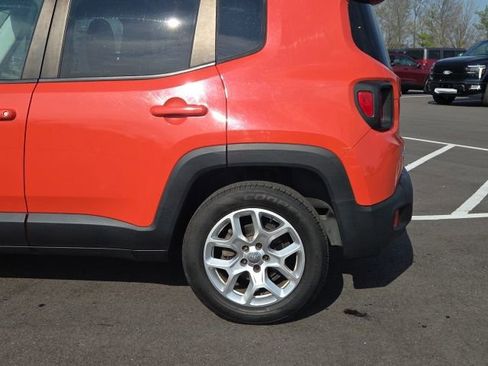 Used 2015 Jeep Renegade Latitude w/ Popular Equipment Group image 15
