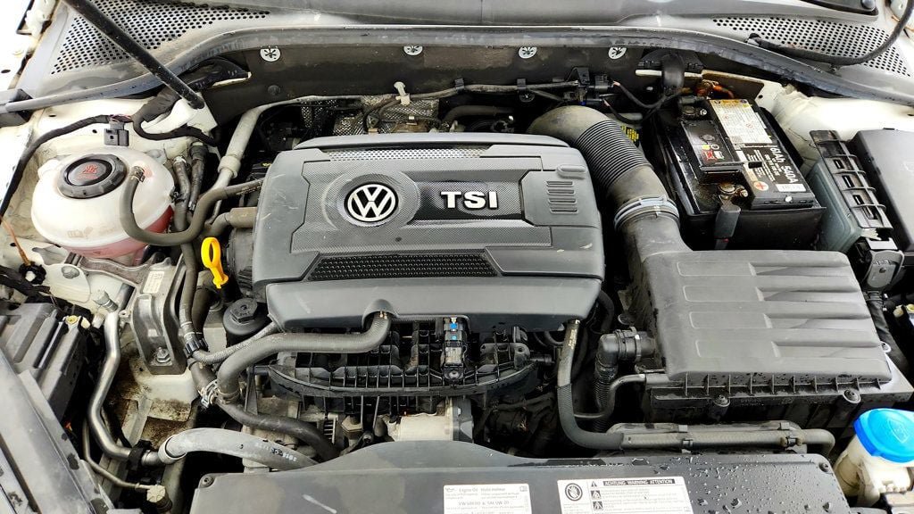 Used 2019 Volkswagen GTI SE FWD image 23