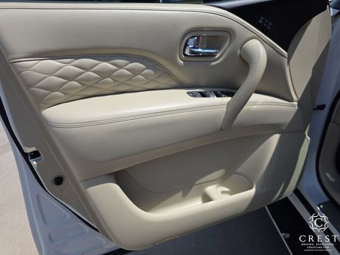 Used 2018 INFINITI QX80 4WD w/ Deluxe Technology Package image 8