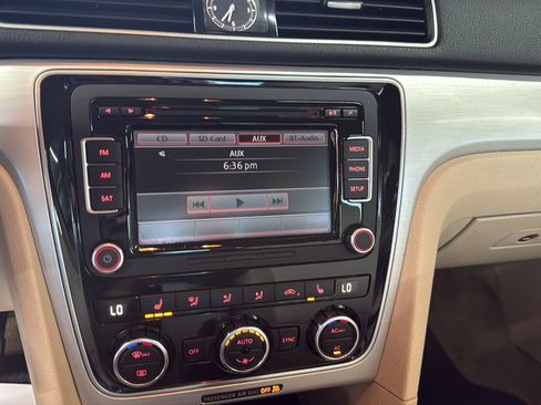 Used 2012 Volkswagen Passat TDI SE FWD image 16