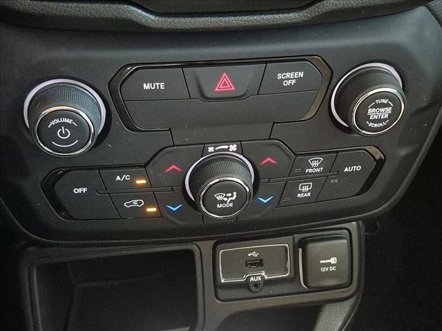 Used 2018 Jeep Renegade Latitude FWD image 13