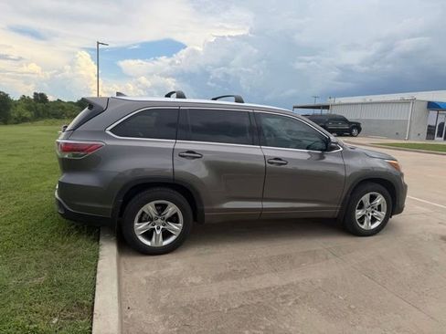 Used 2015 Toyota Highlander Limited FWD image 4