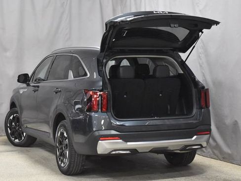Used 2024 Kia Sorento S image 38