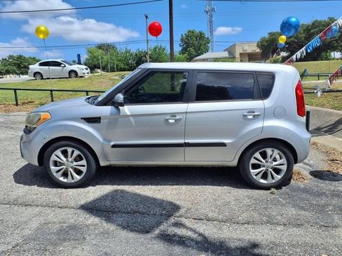 Used 2013 Kia Soul + FWD image 4
