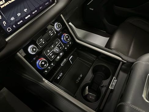Used 2023 GMC Yukon Denali image 14