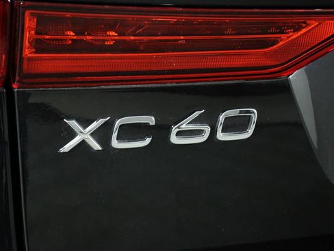 Certified 2023 Volvo XC60 B5 Ultimate w/ Climate Package image 19
