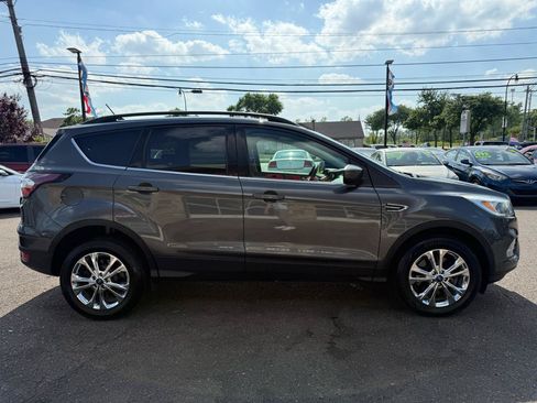 Used 2018 Ford Escape SE w/ SE Sync 3 Package AWD/4WD image 6