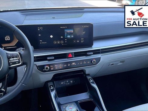 Used 2025 Kia Sorento EX AWD/4WD image 6