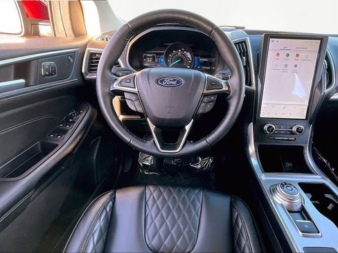 Used 2024 Ford Edge Titanium image 8