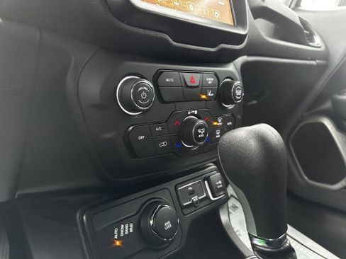 Used 2023 Jeep Renegade Latitude image 27