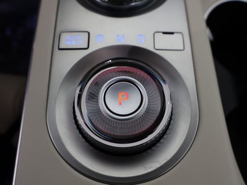 Used 2023 Genesis GV70 2.5T w/ Advanced Package image 3