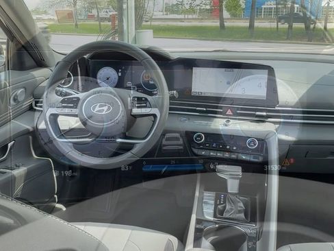 Certified 2025 Hyundai Elantra SEL image 21