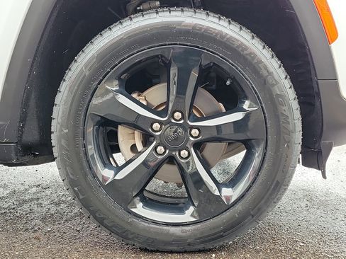 Used 2022 Jeep Grand Cherokee Altitude image 5