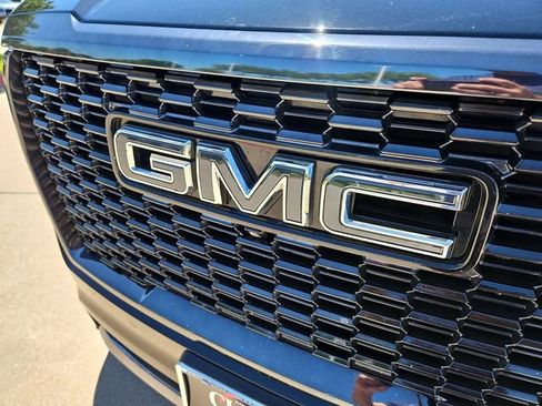 Used 2023 GMC Yukon XL Denali Ultimate AWD/4WD image 31