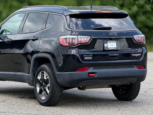 Used 2018 Jeep Compass Trailhawk w/ Leather Interior Group AWD/4WD image 16