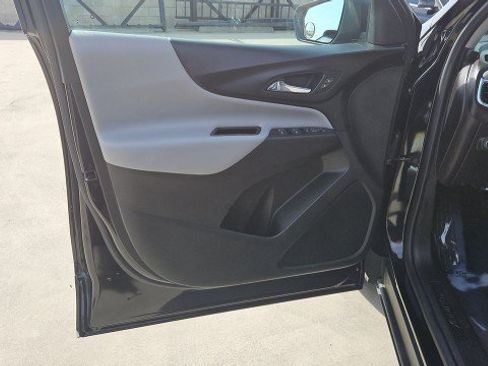 Used 2021 Chevrolet Equinox LS FWD image 21